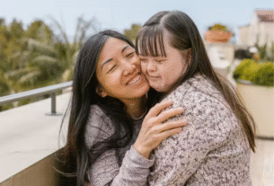 O instituto MoT21 vai ajudar na capacitação de quem cuida ou educa pessoas com Síndrome de Down. - Foto: Canva